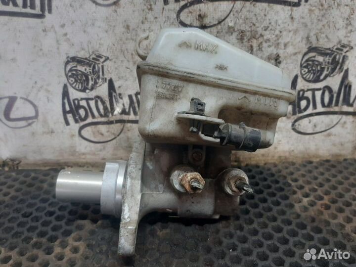 Главный тормозной цилиндр Opel Astra H седан