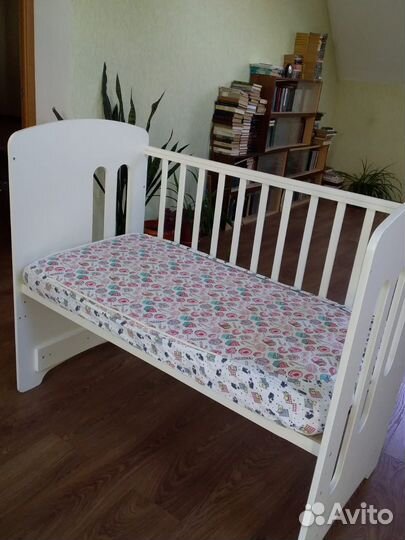 Детская кроватка с матрасом