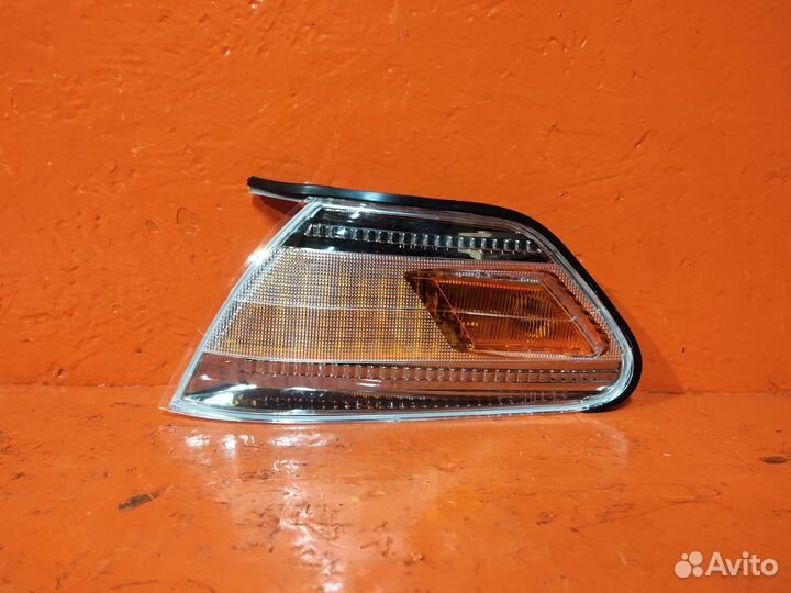 Габарит левый toyota markii X10