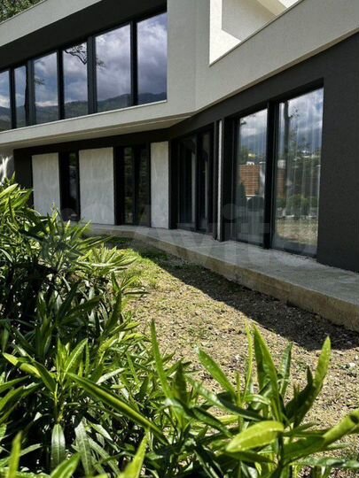 Дом 350 м² на участке 6 сот.