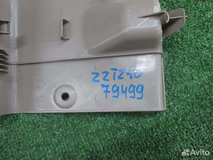 Накладка замка багажника Toyota Premio ZZT240