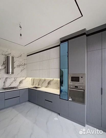 Кухня под потолок в новостройку