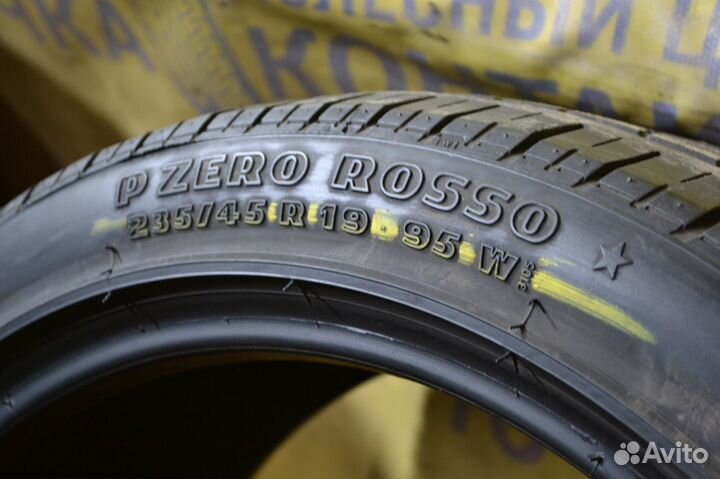 Pirelli P Zero Rosso 235/45 R19