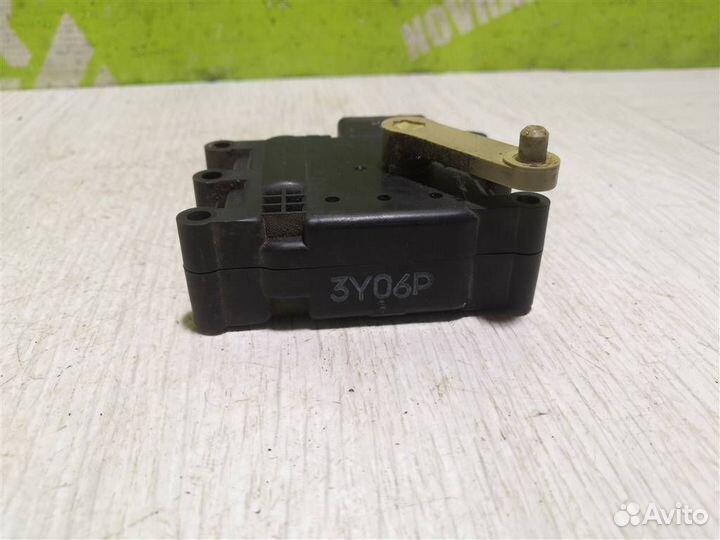 Моторчик заслонки отопителя Мазда 6