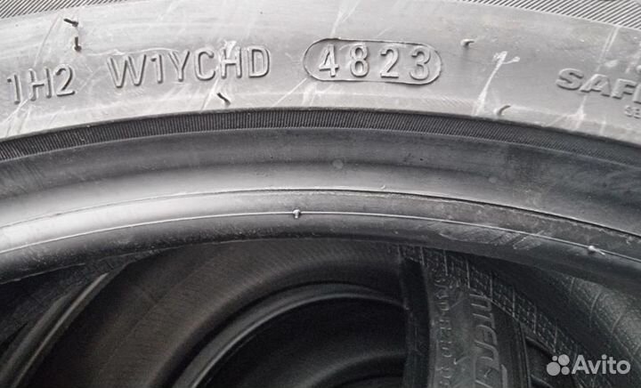 Kumho WinterCraft WP72 235/40 R19 и 265/35 R19 96V