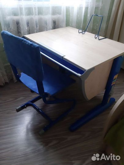 Школьная парта и стул