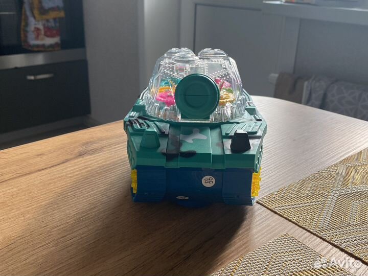 Танк музыкальный световой сам едет игрушка