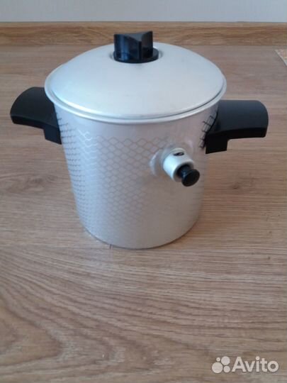 Кастрюля с двойным дном и стенками. Новая