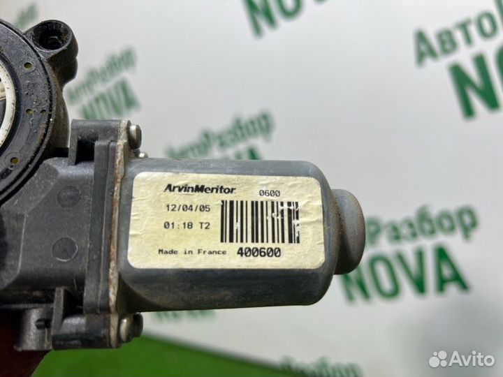 Мотор стеклоподъемника передний правый Nissan