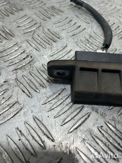 Кнопка открывания багажника Toyota Camry ASV50