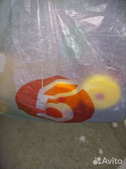 Три пакета игрушек