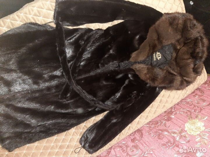 Шуба норковая с капюшоном из соболя