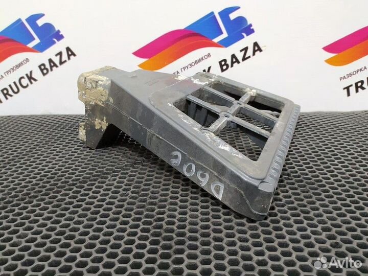 1641630 Кронштейн подножки левый Daf XF105