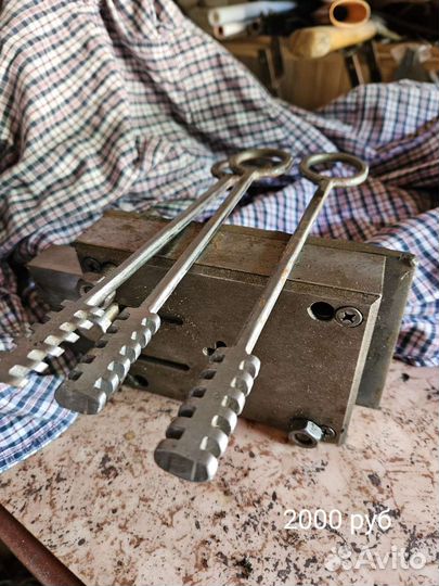 Замок дверной новый