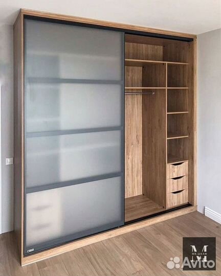 Шкаф-купе с зеркалом