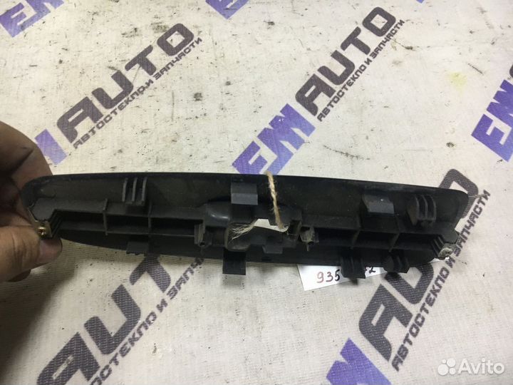 Накладка кнопки стеклопод. передняя Хендай Элантра