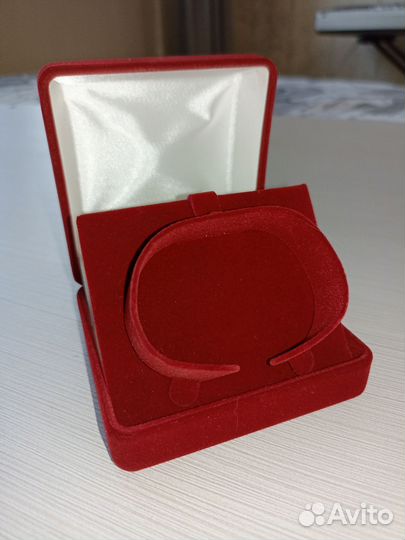 Подарочная коробка