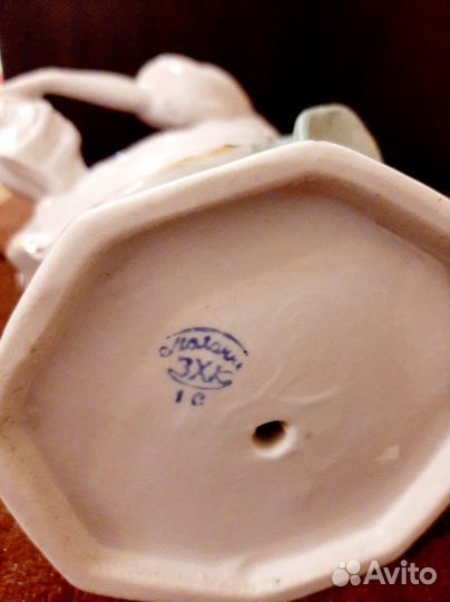 Фарфоровая статуэтка Девушка с кувшином СССР