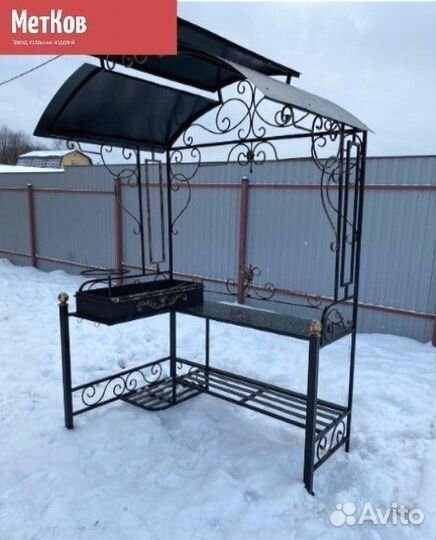 Мангал с крышей