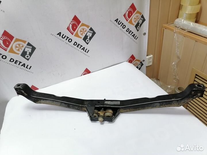 Opel Astra J Кронштейн задней балки