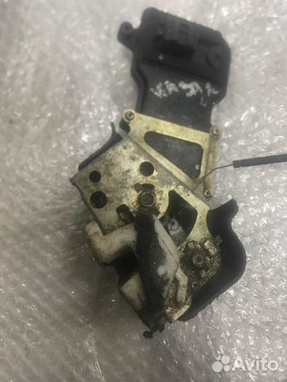 Замок двери задний правый Mazda Mazda6 GG QR20DE