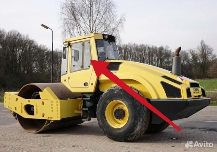 Стекло кузовное левое на каток Bomag bw 219