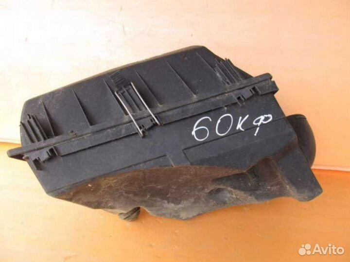 Корпус воздушного фильтра Mercedes-Benz E W210