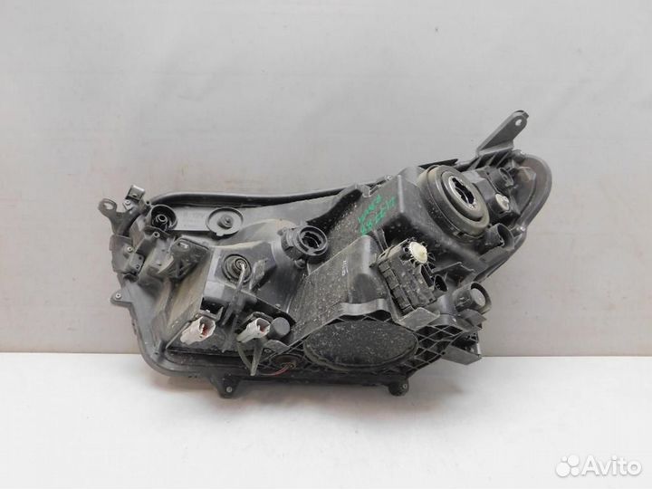 Фара правая Toyota RAV4