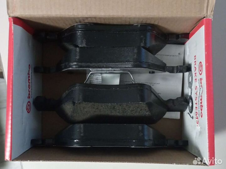 P06060 Тормозные колодки передние Brembo BMW