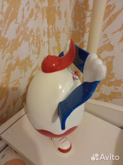 Большой киндер пластмассовый