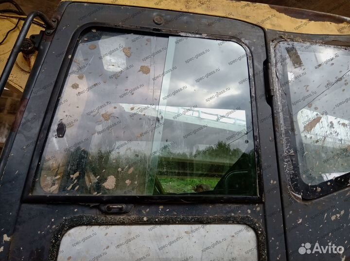 Стекло лобовое нижнее для экскаватора xcmg