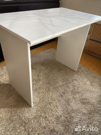 Компьютерный стол белый