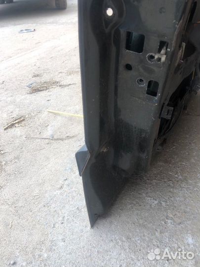 Дверь передняя левая Volkswagen Passat (B3)