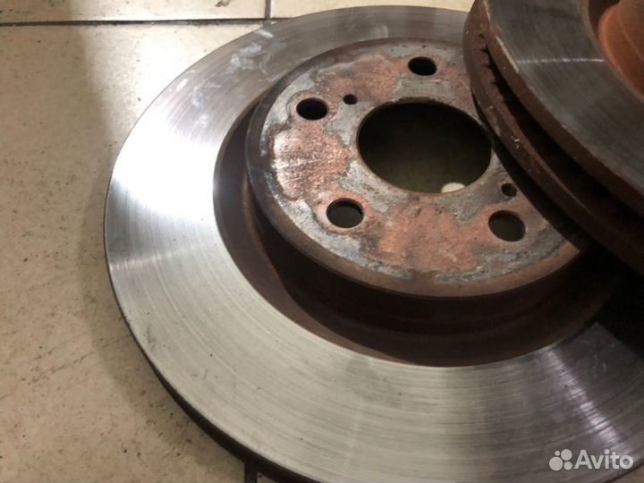 Диск тормозной передний Toyota Camry XV70