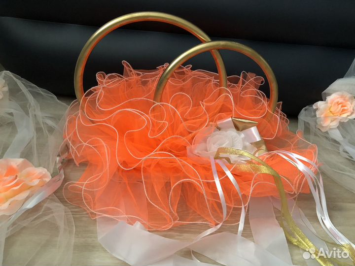 Свадебное украшение на машину