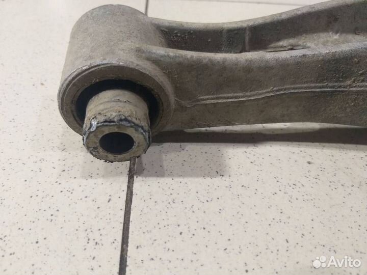 Рычаг задний поперечный правый