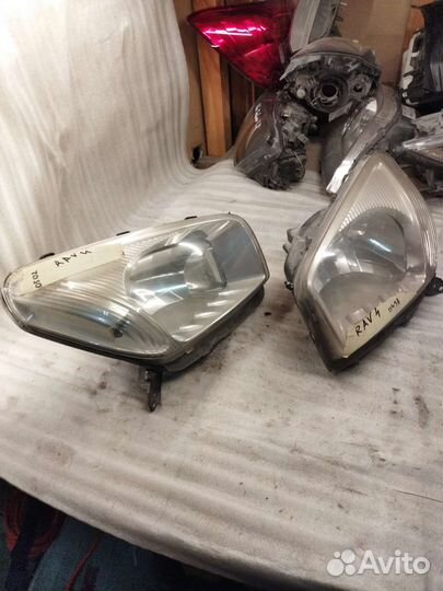 Фары Toyota RAV4 2 00-05