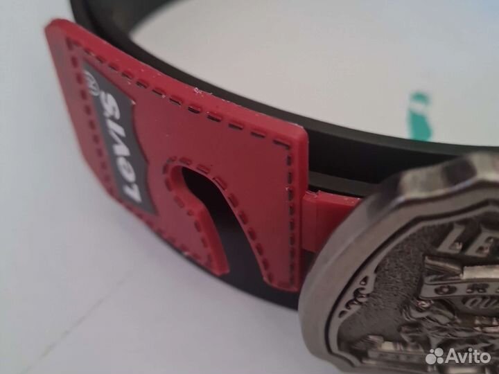 Мужской кожаный ремень с пряжкой