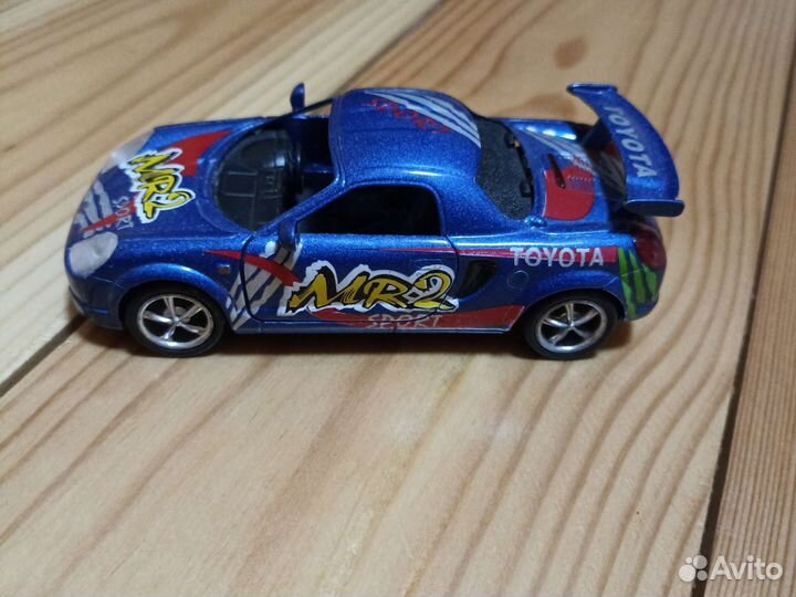 Игрушечная машина