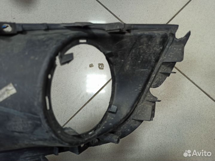 Рамка левой противотуманной фары ix35