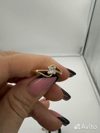 Золотое кольцо с природн бриллиантом 0,30к 750пр