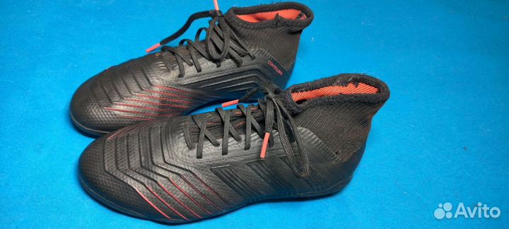 Футбольные бутсы adidas predator