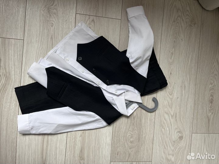 Костюм тройка для мальчика 98