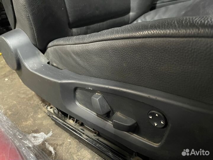 Сидения с электроприводом память. кожа BMW 5 E60