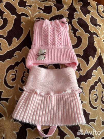 Шапка и манишка (шарф)