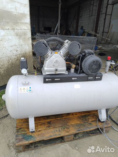 Поршневой компрессор сб4/Ф-270.LB50