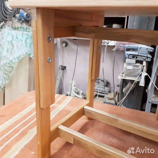 Стол детский из массива