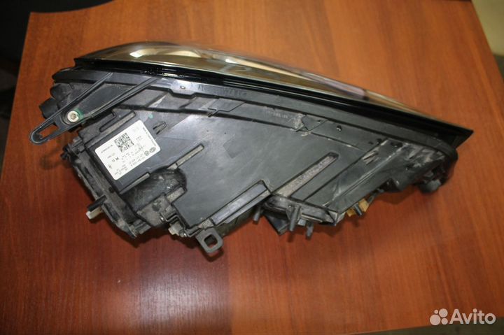 Фара левая ксенон Volkswagen Touareg 2