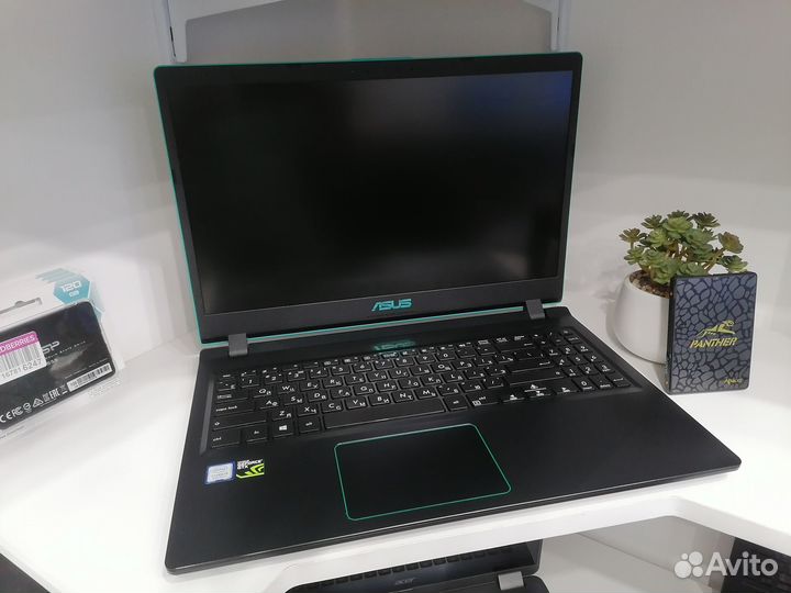 Игровой ноутбук Asus i5-8250 GTX 1050