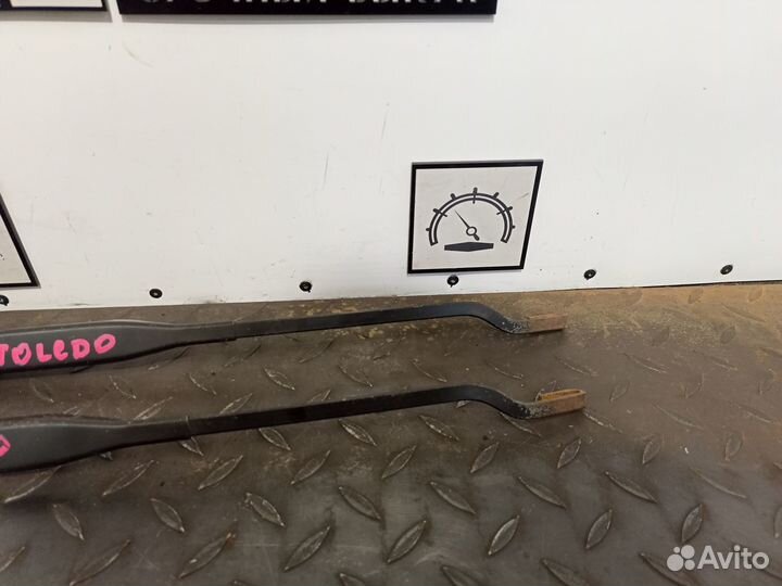 Поводок стеклоочистителя для Seat Toledo 1